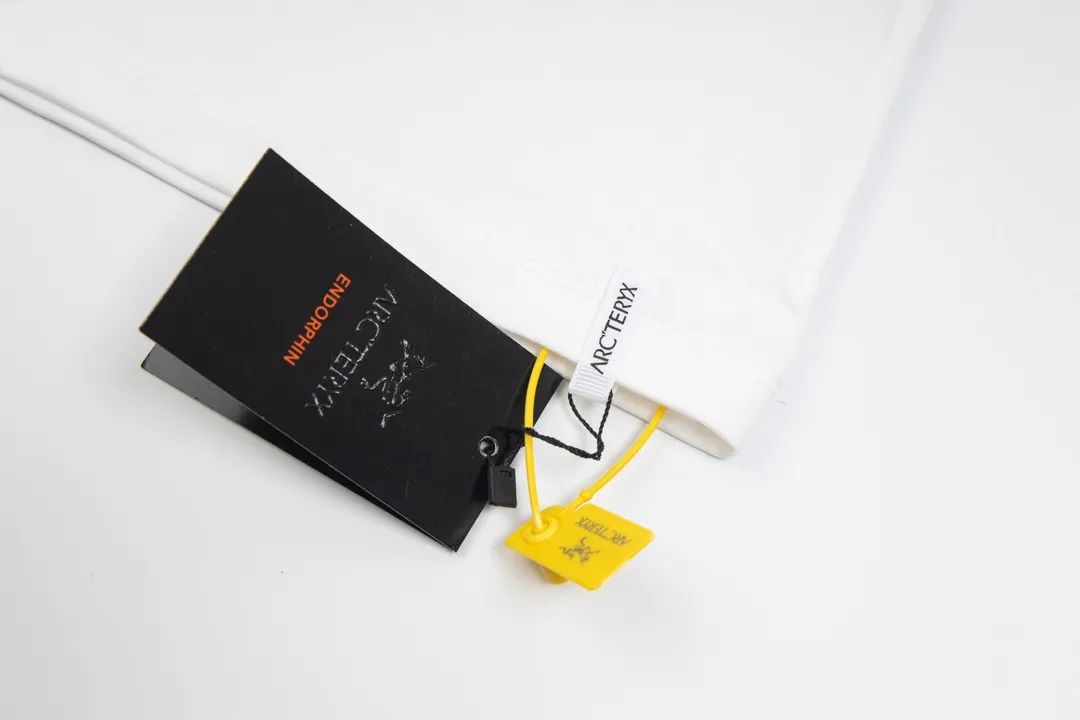 【 Quality】 Arc’teryx 𝟮𝟰𝘀𝘀 Logo T ， ， ， OS g 100% Quality ： ：White Black Size：XS S M L